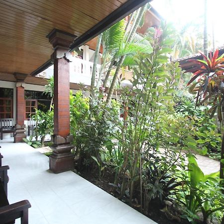 Kuta Dormitory At Simpang Inn Extérieur photo