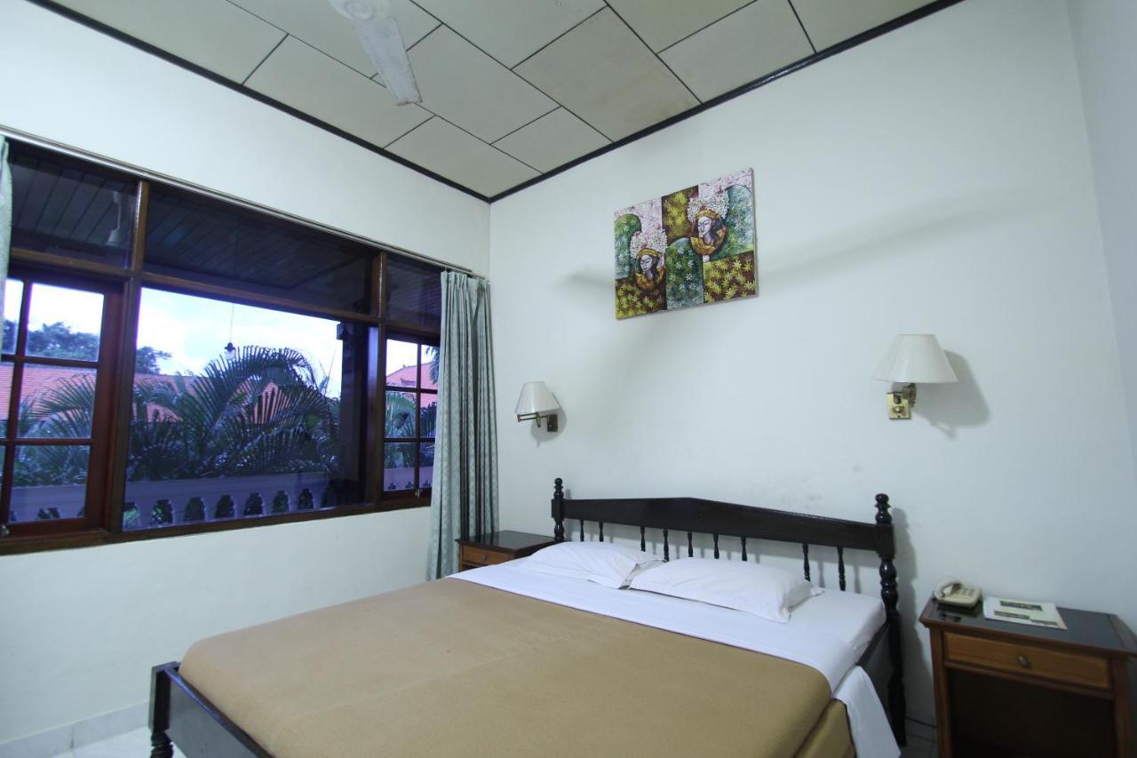 Kuta Dormitory At Simpang Inn Extérieur photo